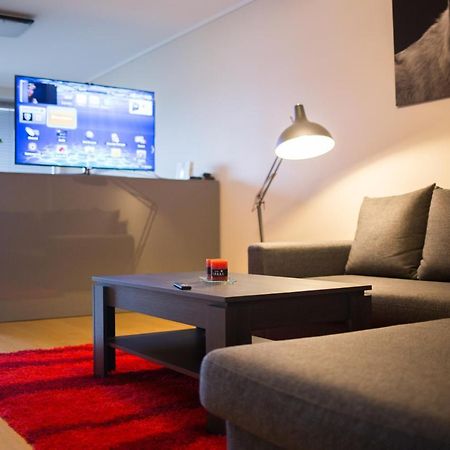 City Center Apartment Aida Pärnu Esterno foto