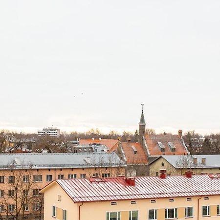 City Center Apartment Aida Pärnu Esterno foto