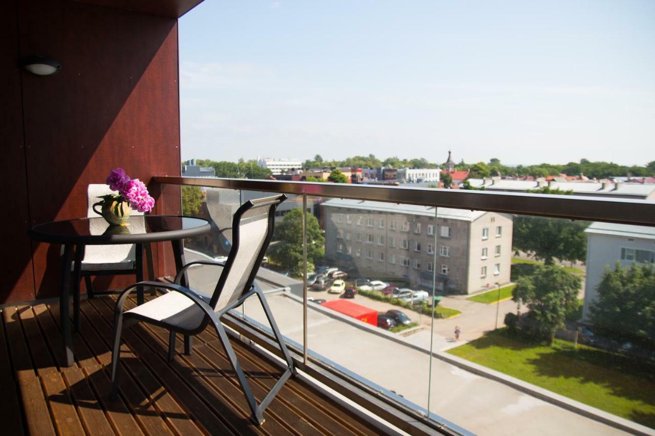 City Center Apartment Aida Pärnu Esterno foto